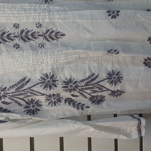 Sevya Hand Embroidered White/ Lilac Tunic NWOT SIze S - Picture 8 of 10
